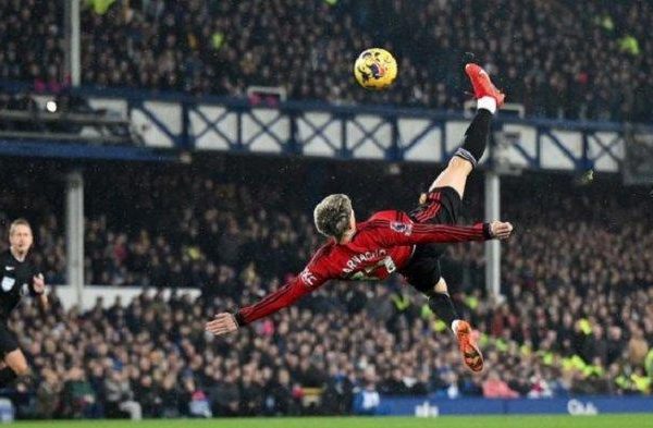 Alejandro Garnacho meraih penghargaan gol terbaik Peserta Teratas