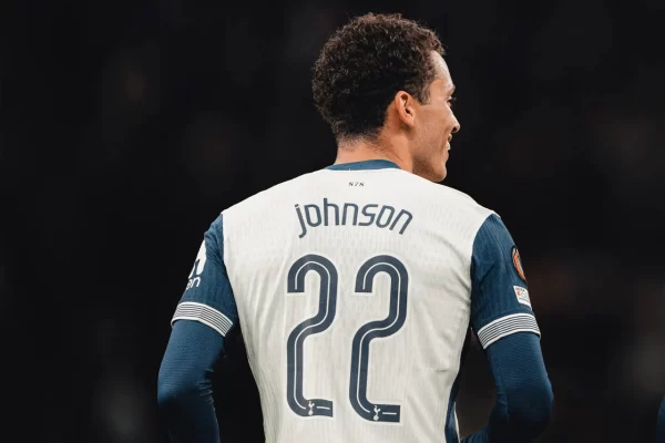 Johnson Gol Tottenham Juara Liga Europa temp