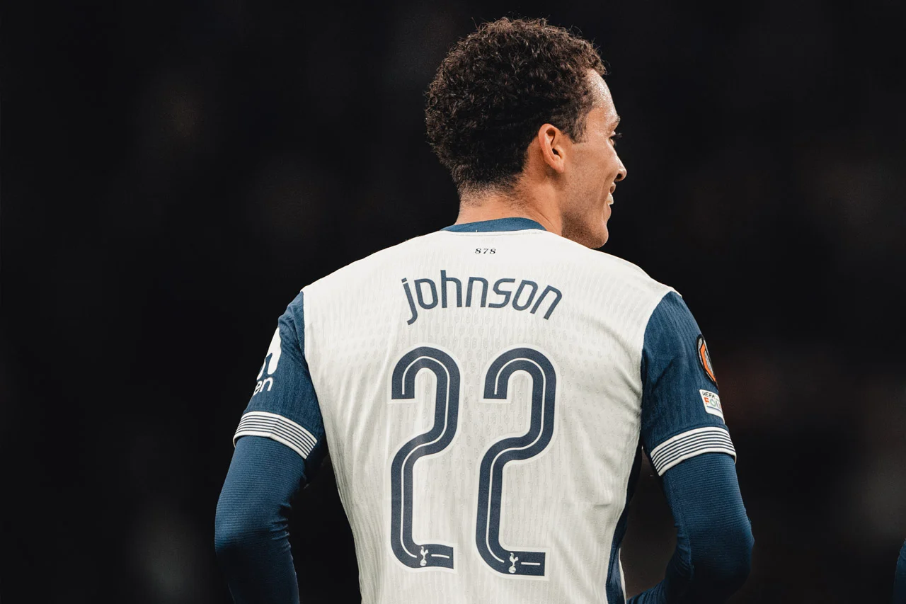 Johnson Gol Tottenham Juara Liga Europa temp
